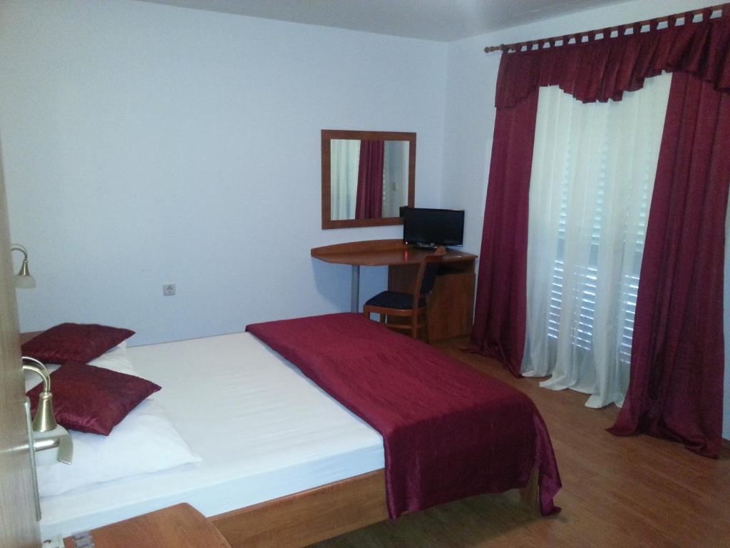 Pansion Marco Polo Hotell Petrcane Eksteriør bilde