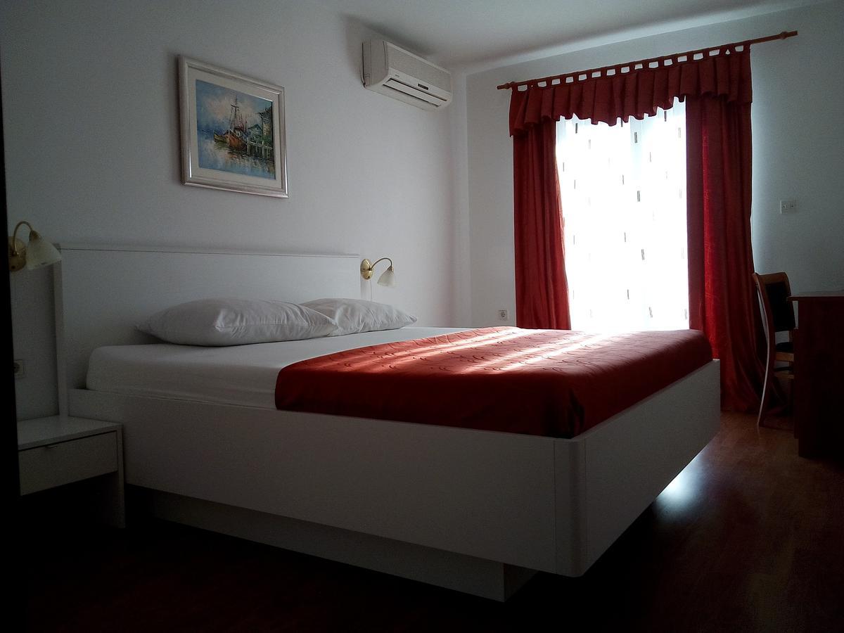 Pansion Marco Polo Hotell Petrcane Eksteriør bilde